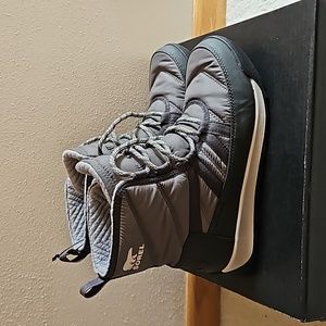 Whitney II Short Lace Waterproof  Cold Weather Boots. Size 9